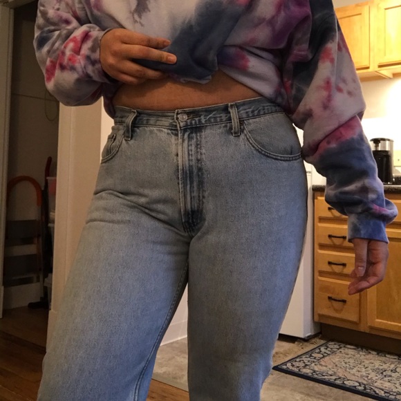 Y2K Light-Wash Relaxed Fit Levi Mom Jeans - Picture 2 of 8
